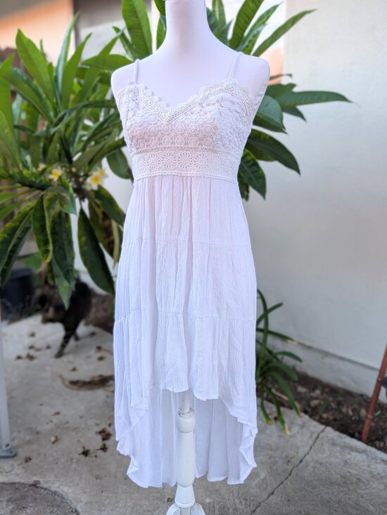 No Boundaries Dresses & Skirts - No Boundaries white flowy dress lace overlay Hoco Homecoming M 7-9 VGUC